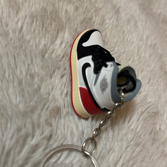 AJ 1 Retro High - Union-Black Toe” Keychain - Picture 4 of 8